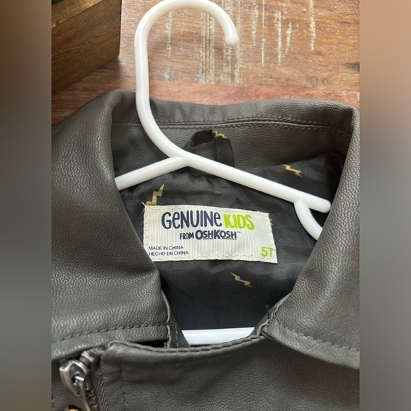 Genuine Kids from OshKosh Toddler Boys Moto Jacket Asymmetrical Zip – Black 5T - Picture 8 of 10